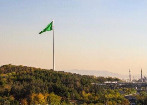 بزرگترین پرچم كشور در شب عید غدیر سبز شد