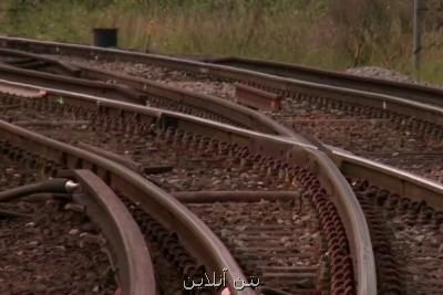 توقف ۴ قطار مسافری در پی خروج قطار باری از خط در لرستان