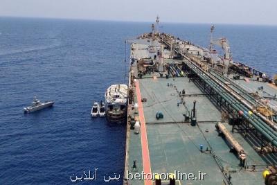 نجات خدمه لنج باری حادثه دیده توسط کشتی شرکت ملی نفتکش