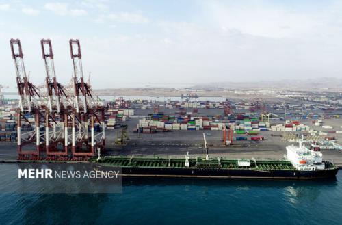 شروع تخلیه بیش از 41 هزار تن روغن در بندر شهید رجایی