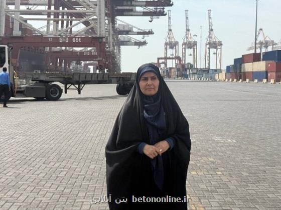 اطفای آتش سوزی بندرشهید رجایی با پیشرفت خوبی در حال انجام می باشد