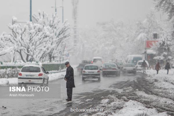 شن پاشی معابر تهران بدنبال برف امروز